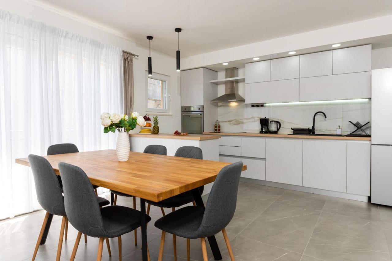 Apartment Vuletin Kaštela المظهر الخارجي الصورة