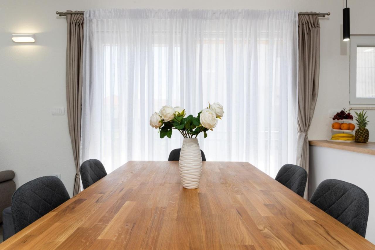 Apartment Vuletin Kaštela المظهر الخارجي الصورة